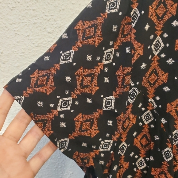 Torrid Size 1 Aztec Print Challis Flowy Top - Picture 6 of 11